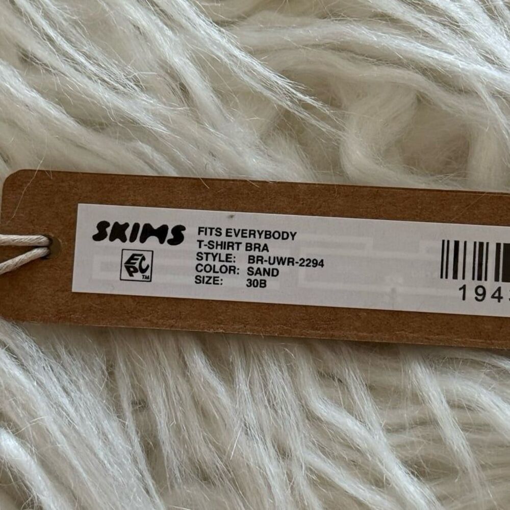 Skims Fits Everybody T-shirt Bra Sand Size 30B - Picture 7 of 7
